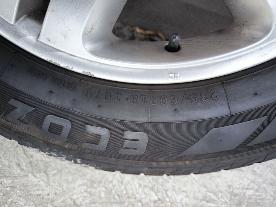 4 бр. Гуми + джанти Touareg 235/60-18 Дот 23