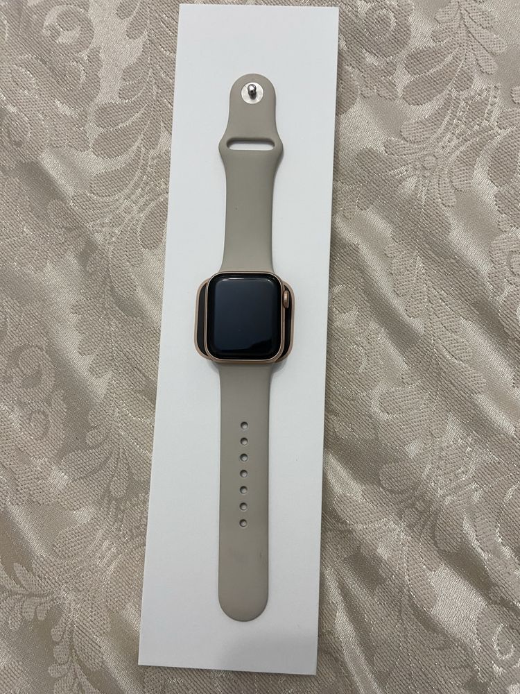 Apple watch SE Gold Aluminum Case 40mm