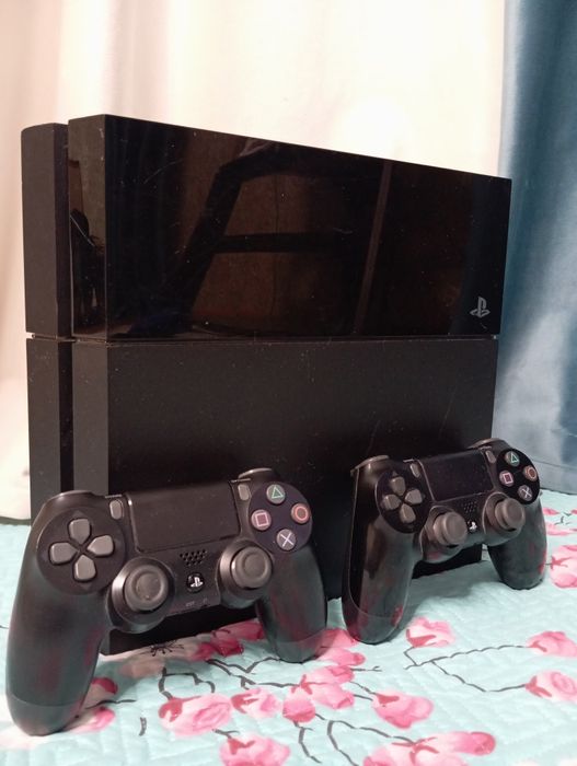 Продам Playstation 4