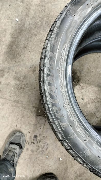 Продам 2 шт шины 255/45/18