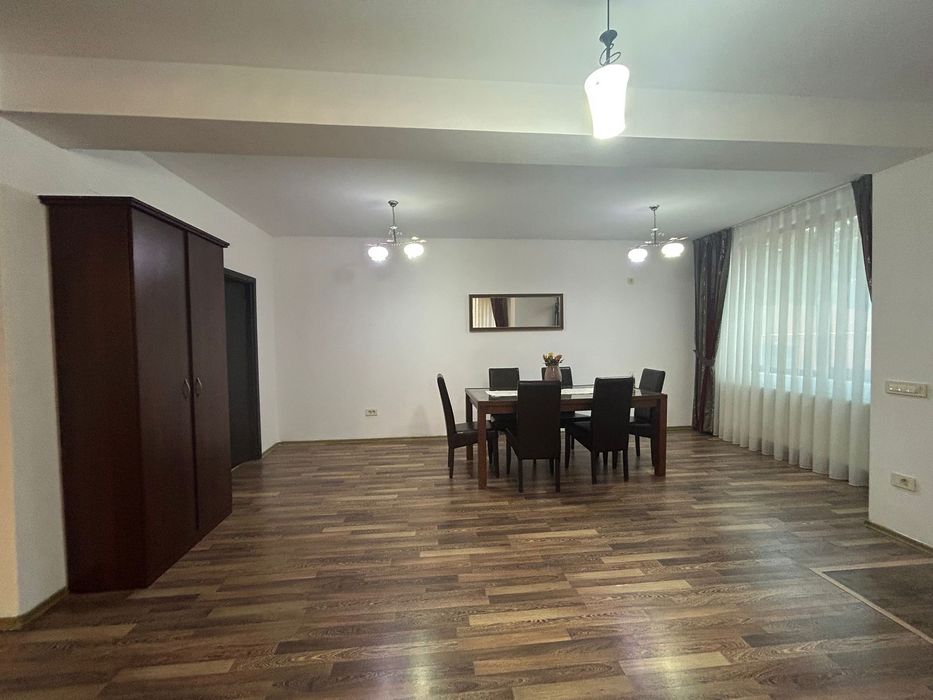 Dau in chirie casa cu 4 camere, suprafata 225 m2, Oradea, zona Caisilo