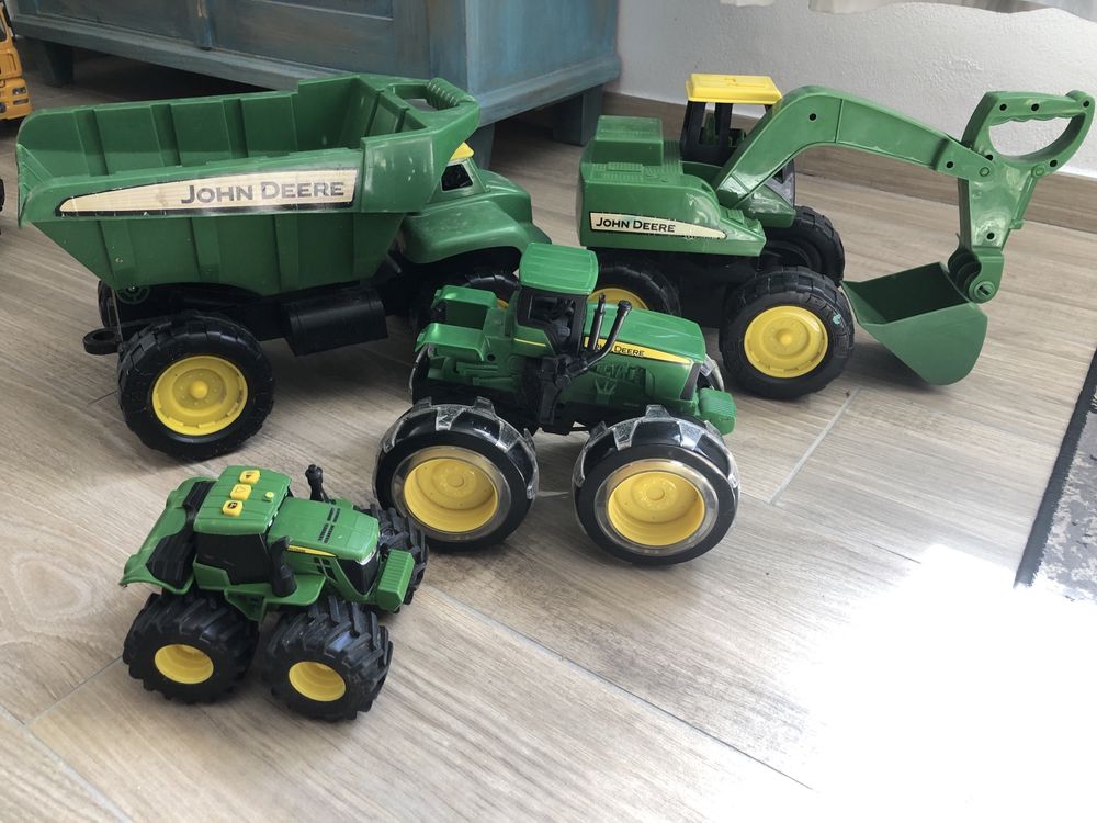 Vand lot jucarii JOHN DEERE