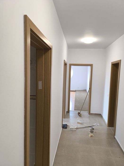 Vând uși stejar   in stare foarte bune