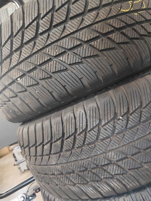 2бр.зимни гуми 225/50/18 Bridgestone