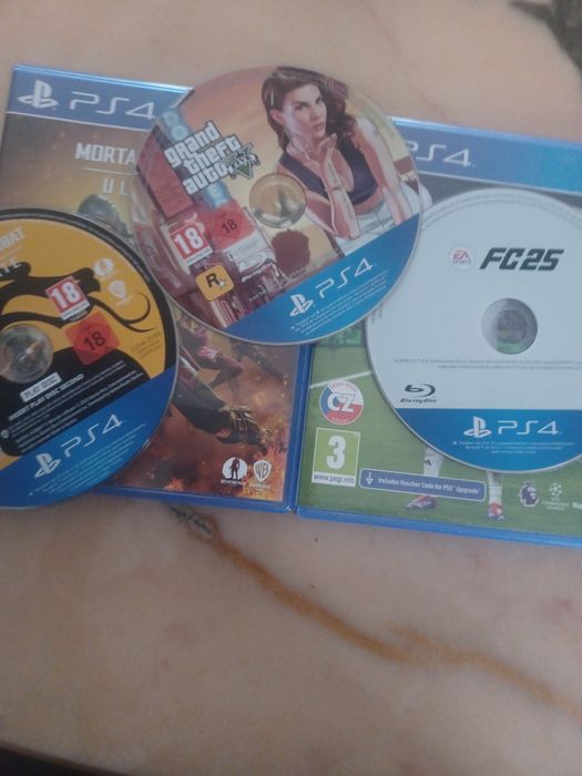 Consola ps 4 slim + 2 manete + 3 jocuri