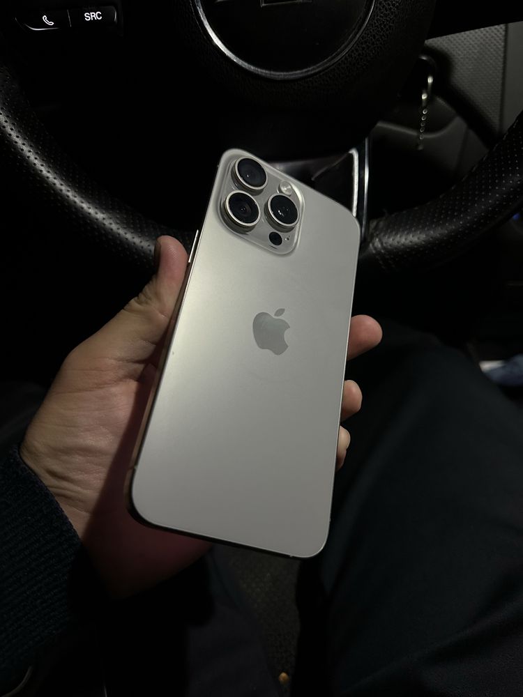 Iphone 15 pro max.        .