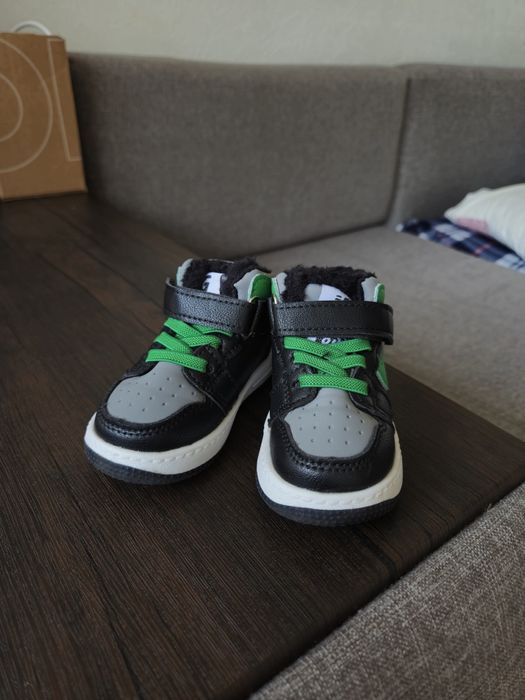 Детские кроссовки