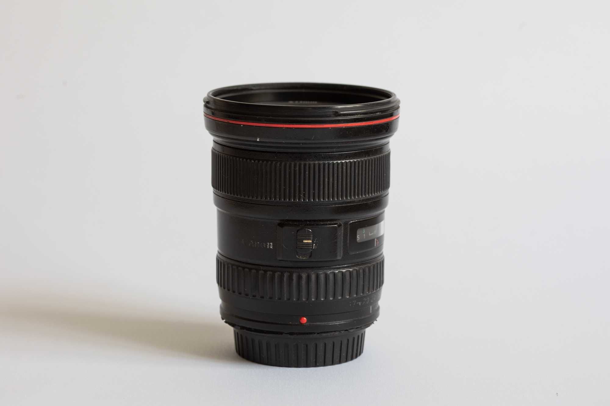 Продавам обектив Canon EF 17-40 f/4 L USM