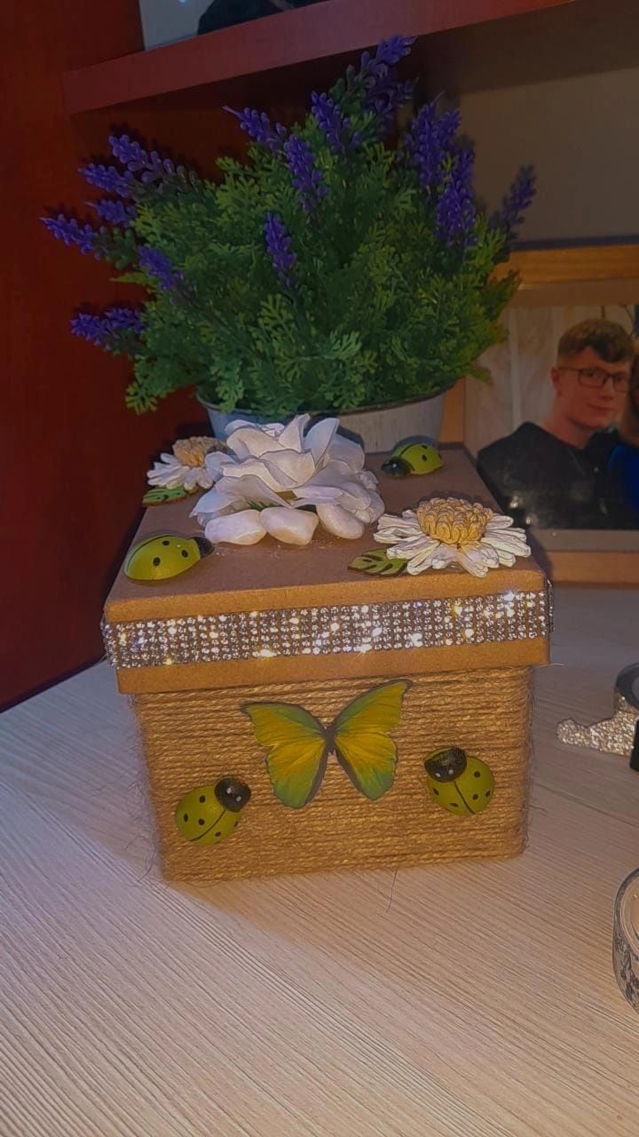 Cutii decorative pentru cadouri/ amintiri și iepurași  l