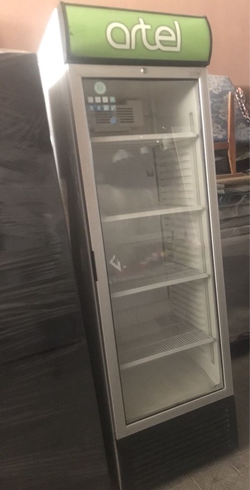 Витрина холодильник Artel