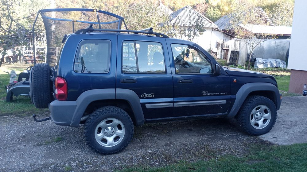 Vând Jeep Cherokee kj 2,5