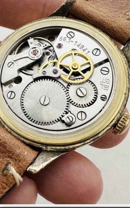 Ceas mecanic , barbați