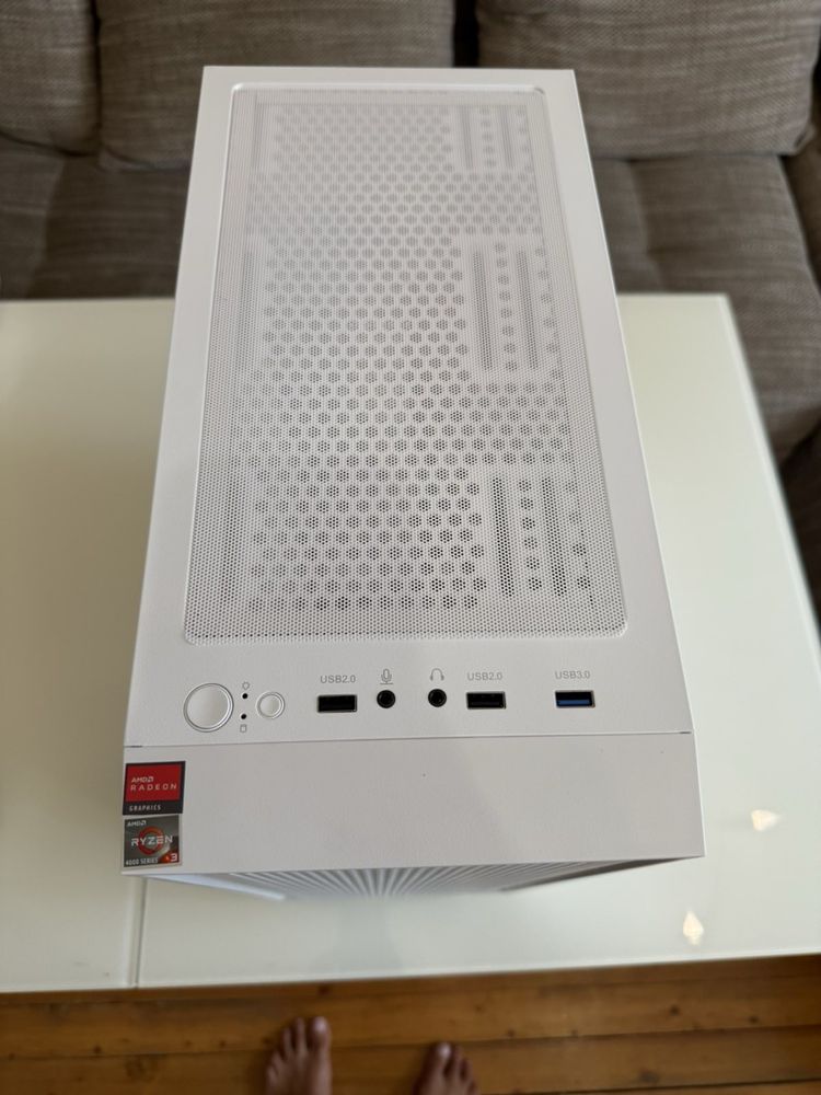 Компютър Ryzen 3 4300g, в гаранция