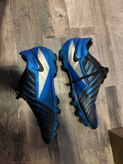 Футболни бутонки Nike t90
