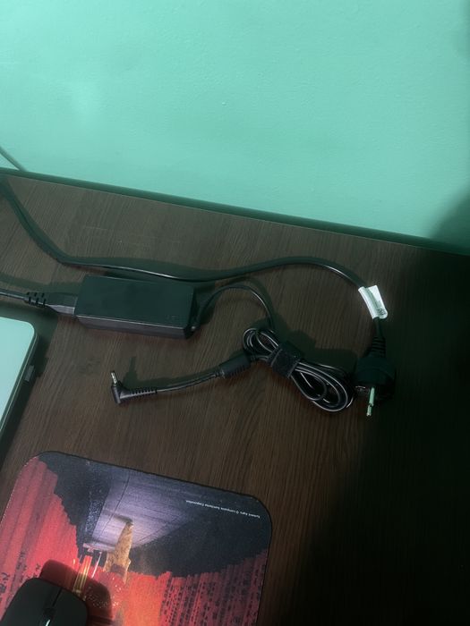 Vand Laptop Lenovo IdeaPad 1 15AMN7 + incarcator + mouse si mousepad