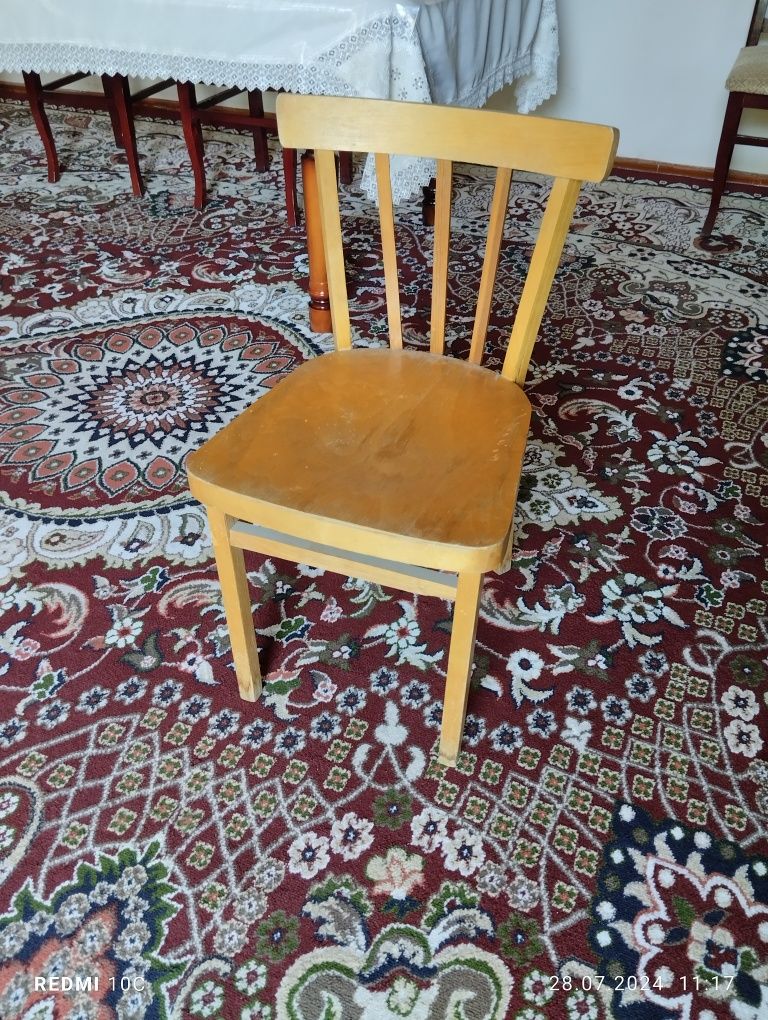 Продаю стулья, лакированные, есть даже неиспользованные