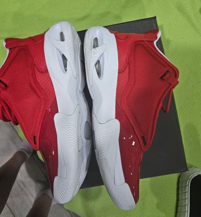Jordan max aura 4 university red 42
