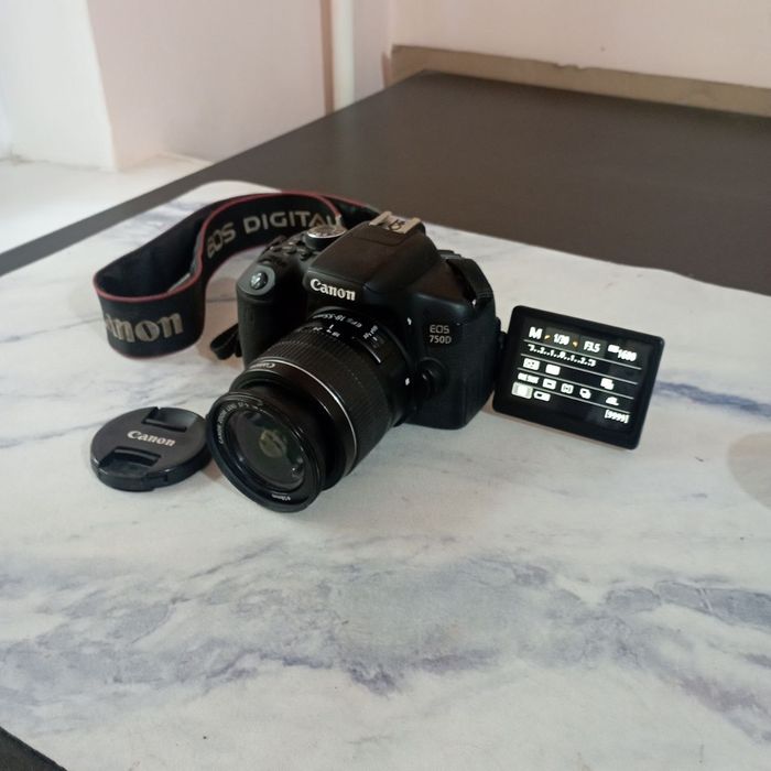 Б/У Фотоаппарат Canon 750d kit 18-55 mm, объектив  50mm портретный