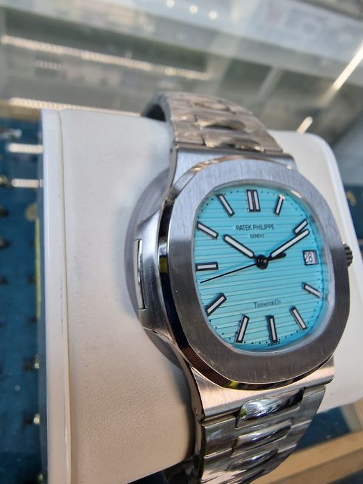 Amanet Vitan 107 Ceas Patek Nautilus Tiffany Nou