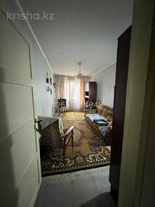 Продам 2комн квартиру на 15мкр БЕЗ РЕМОНТА возле остановки