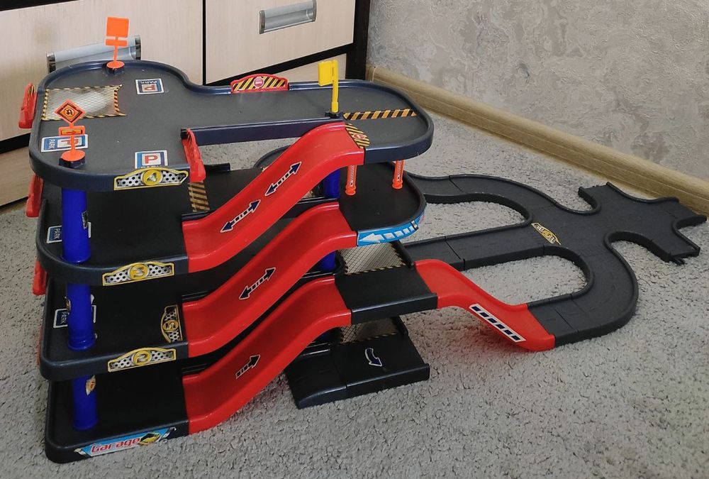 Продаётся многоуровневая заправка стоянка.Собирается по разному .б/у