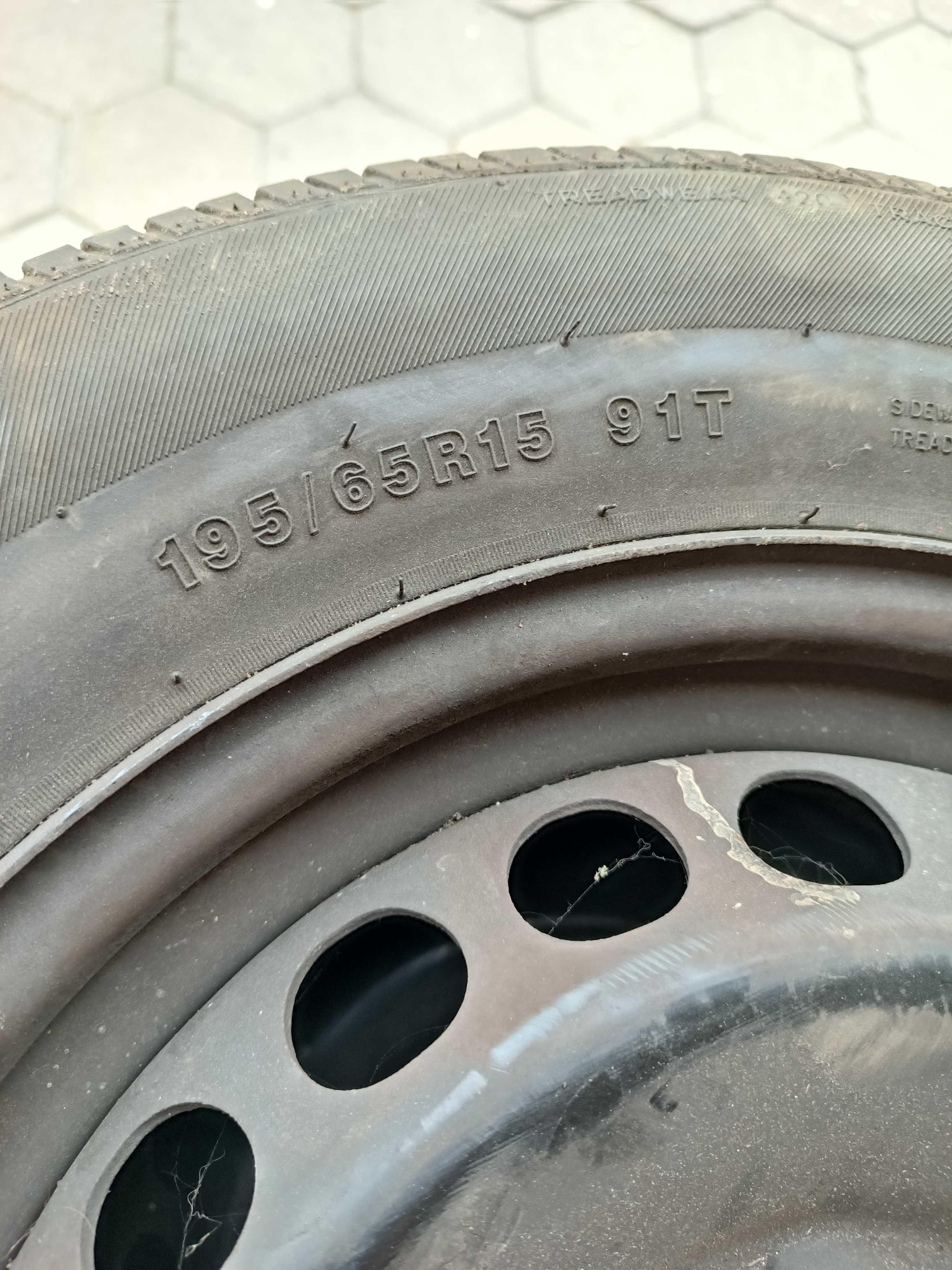 Гуми с джанти от Volkswagen Passat 5,5,размер 195/65R15