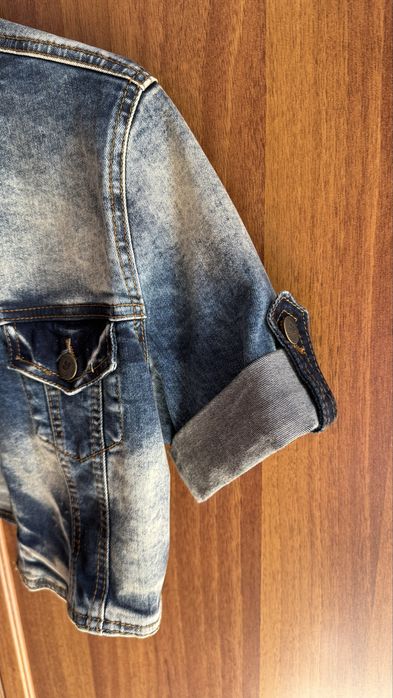 Късо , дамско ,еластично дънково яке