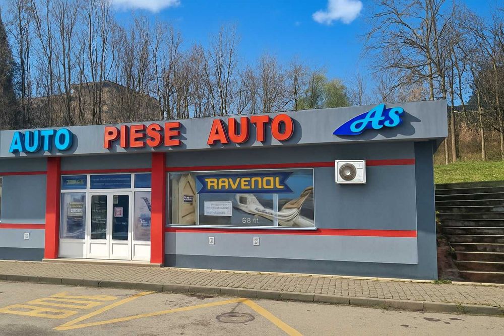 Spațiu comercial de închiriat – Hunedoara, zona OM