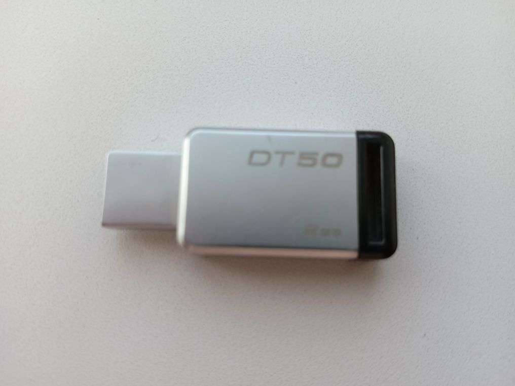 Продам флэшку 2ГБ