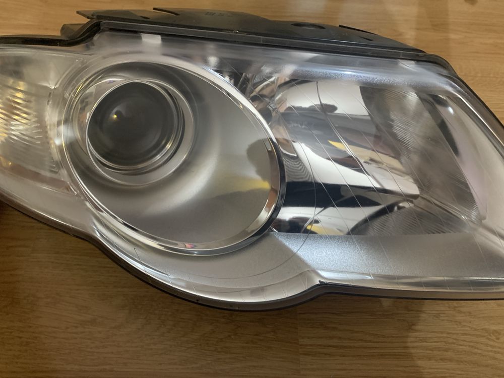 Far dreapta pentru Volkswagen Passat B6
