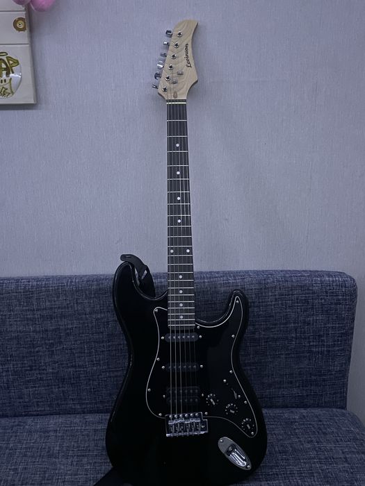 Электрогитара рассматриваю обмен на всё , предлагайте