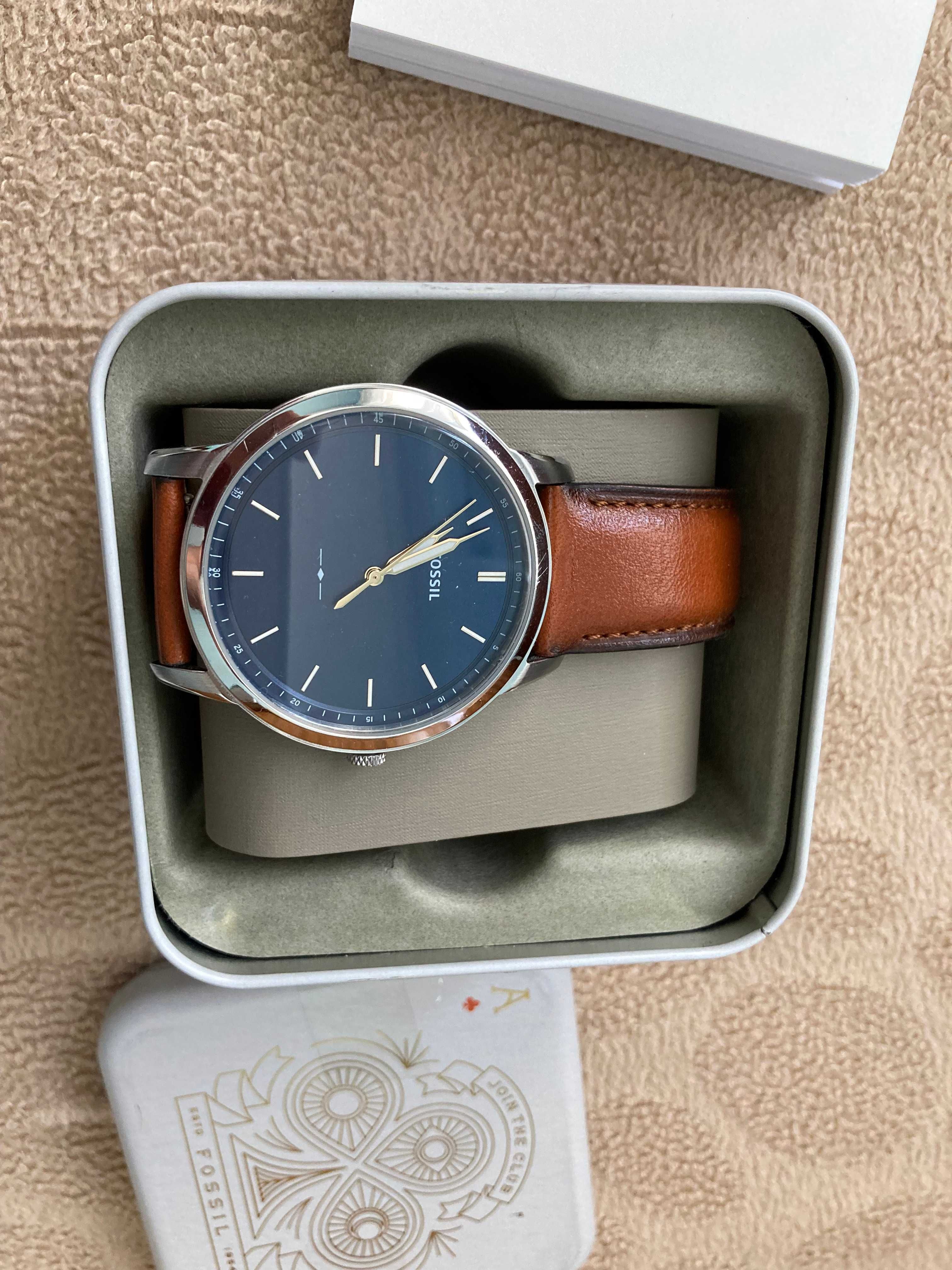 Fossil Часовник The Minimalist в сребристо и кафяво