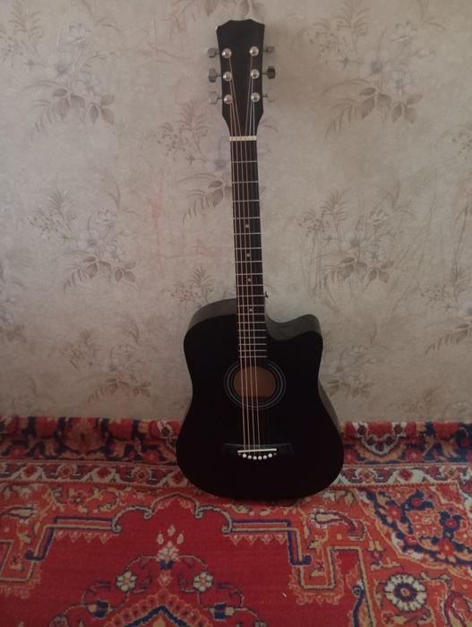 Акустическая гитара