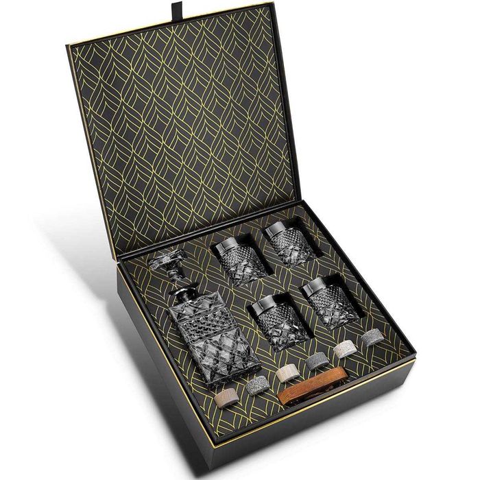 Set Cadou Whisky cu Sticla, 4 Pahare si Cuburi de Granit