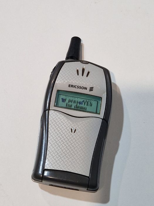Super telefon Ericsson pentru colecție