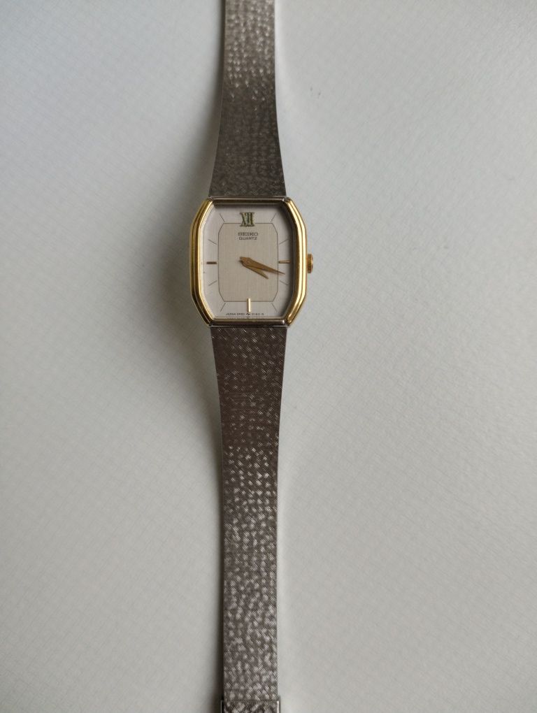 Продавам дамски часовник seiko
