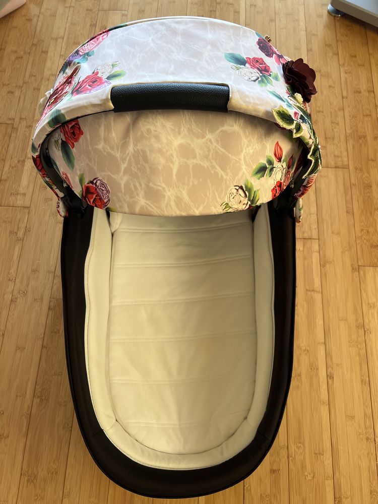 Кош за новородено Cybex Priam 4 /e-PRIAM Lux Spring Blossom