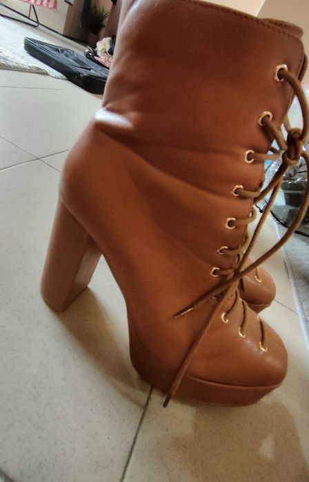 Обувки на висок ток от кафява кожа