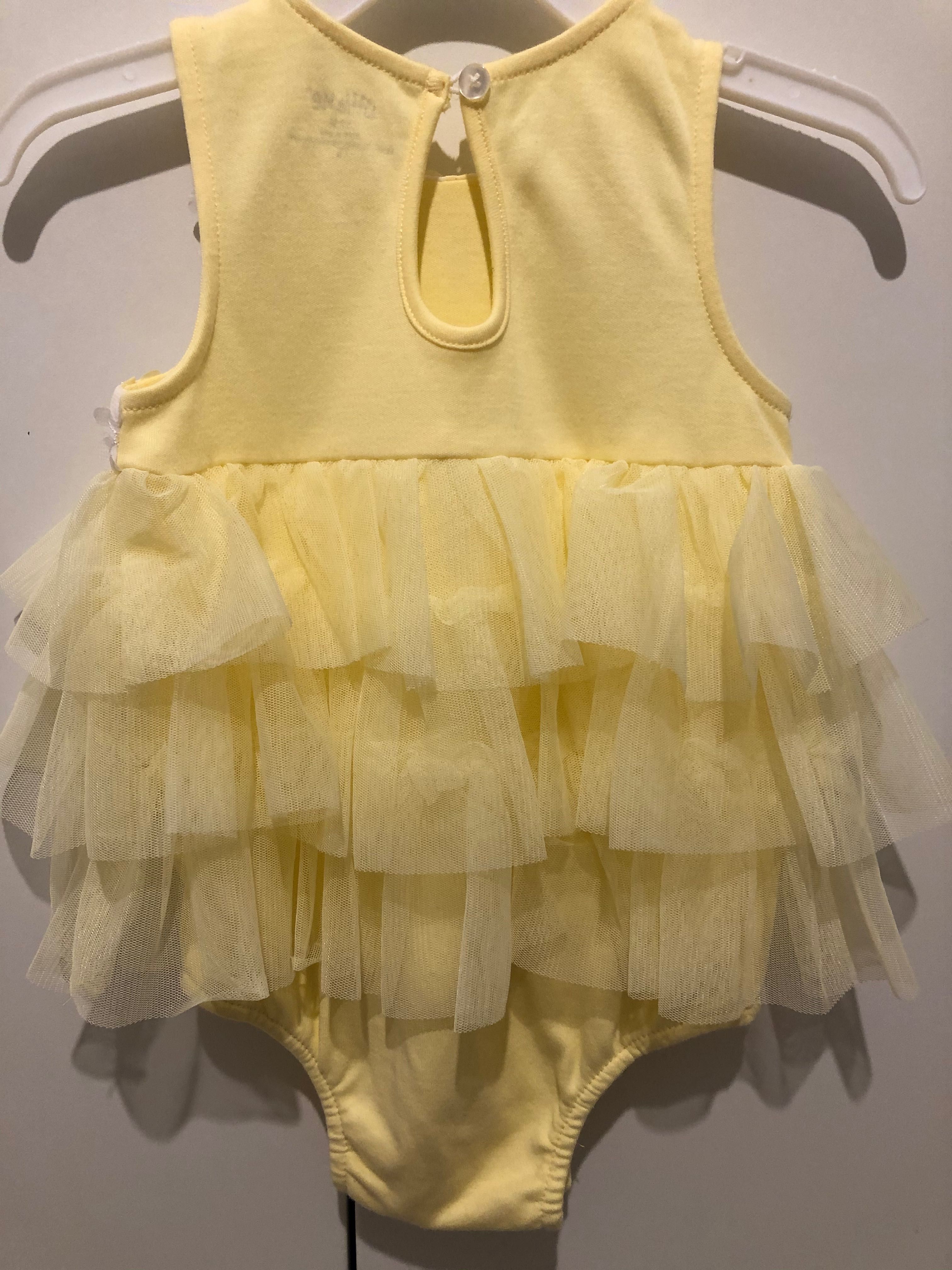 Луксозна жълта боди-рокля с воали от тюл и цветя, 9-12 м, 80 см.