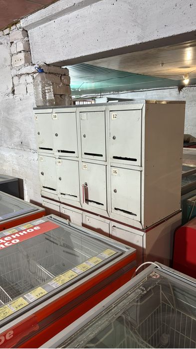 Сумочницы б/у (шкаф для сумок)