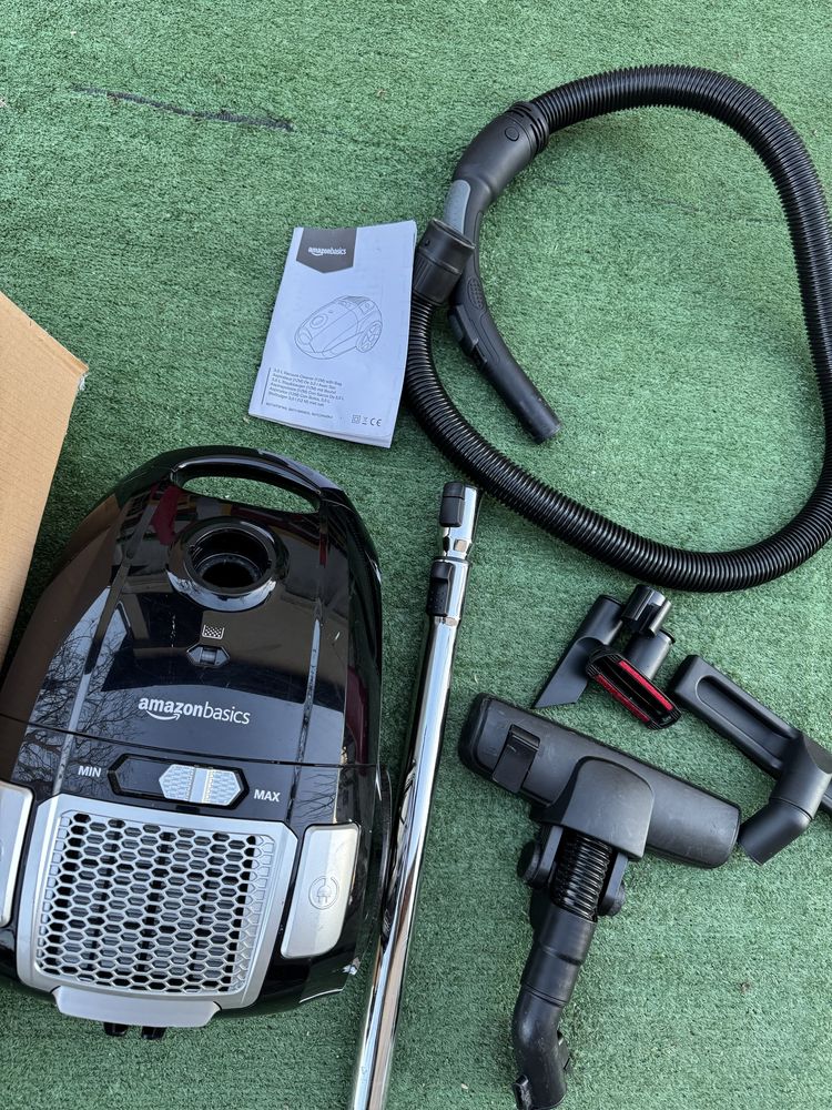 Aspirator Amazon Basics cu sac,puternic, filtru HEPA,700 W, 1.5 Litrii