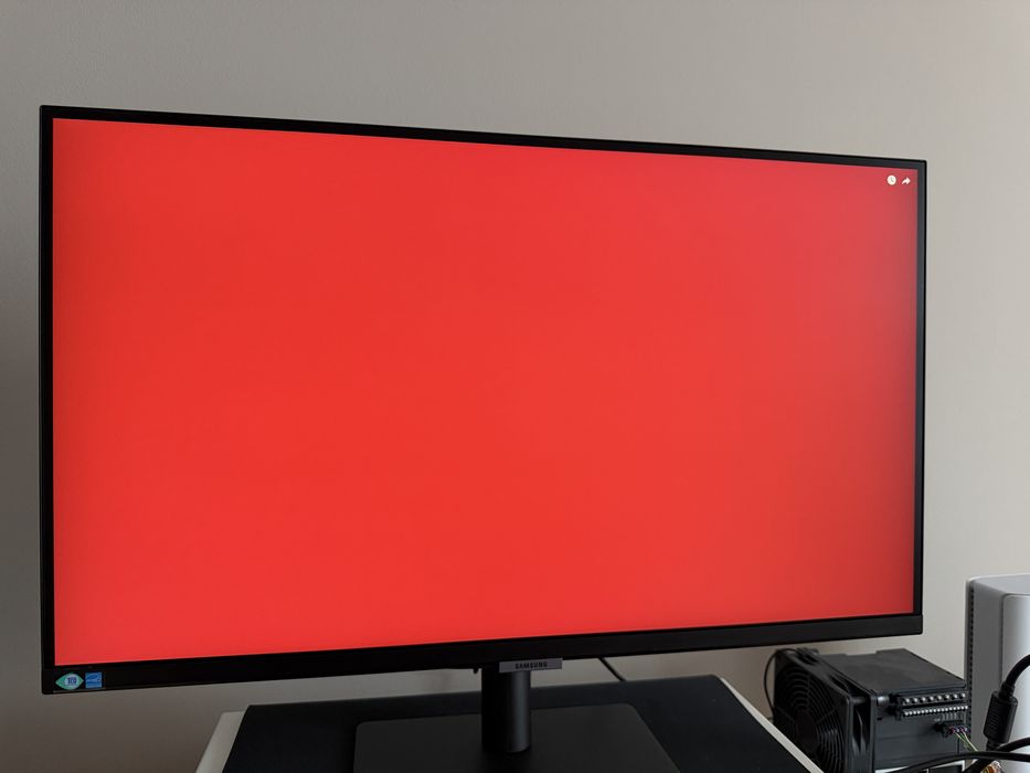 Монитор 4K IPS 27'' Samsung ViewFinityS8 USB-C, LAN, USB3.0 S27B800PXU