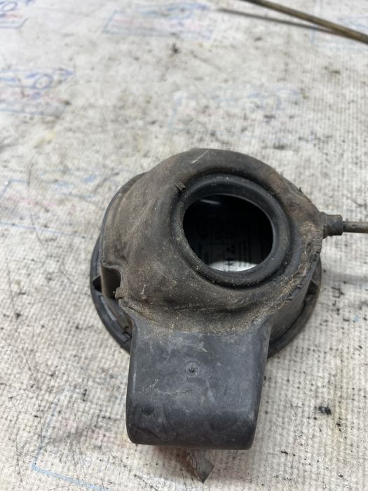 usita rezervor volkswagen touran 2012