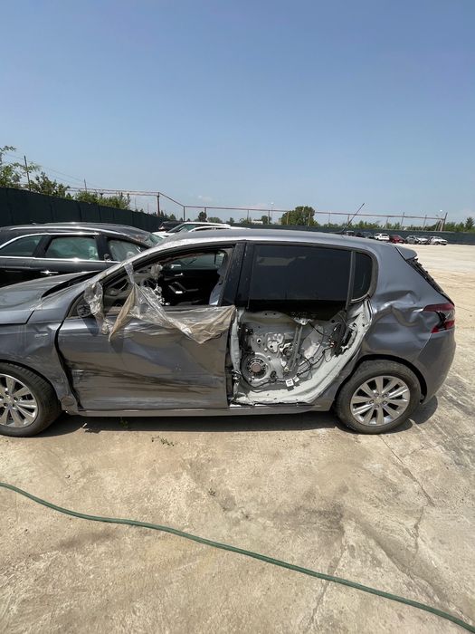 Dezmembrez Peugeot 308 2019 1.2 81KW 15000 Km