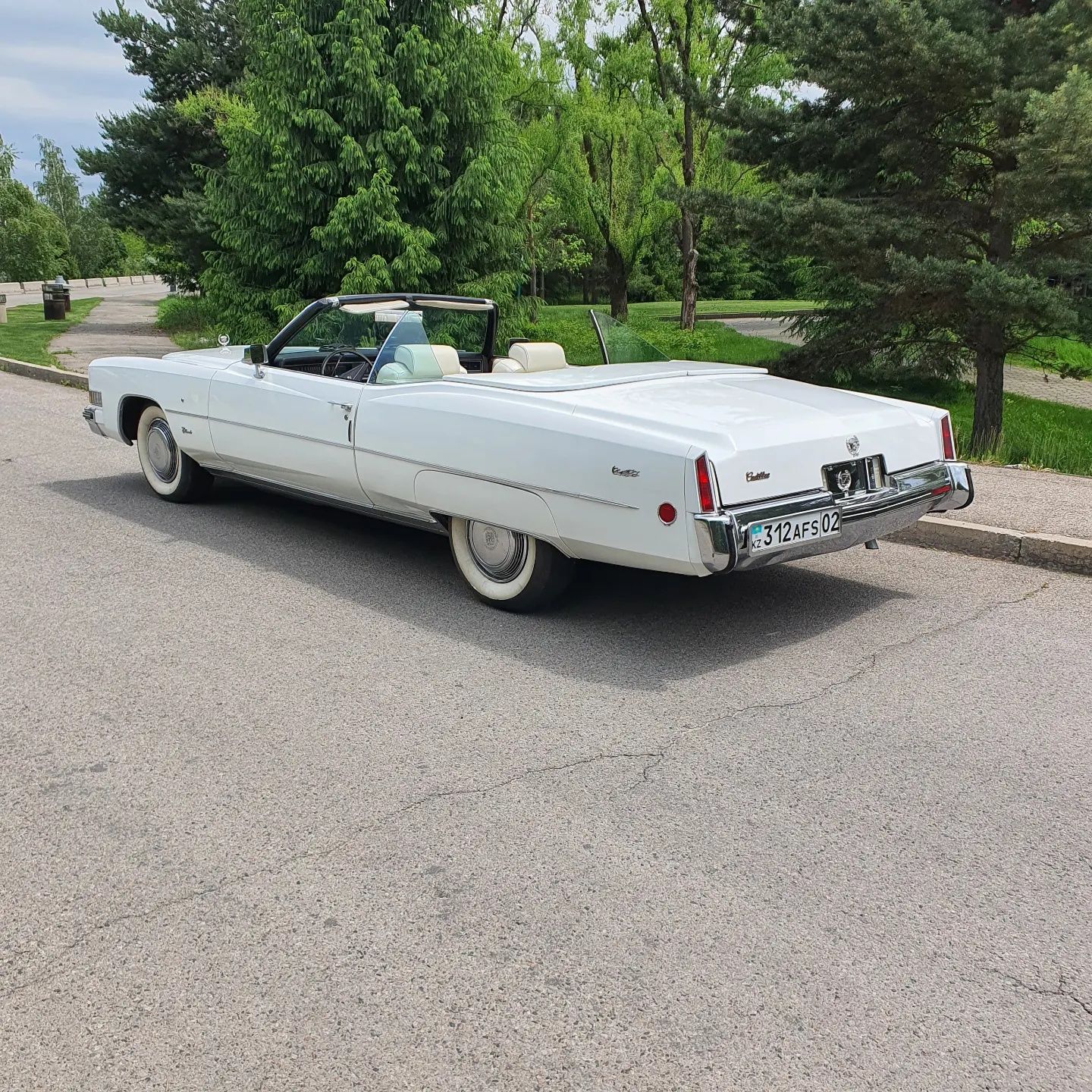 Аренда стильного роскошного кабриолета Cadillac "Eldorado"