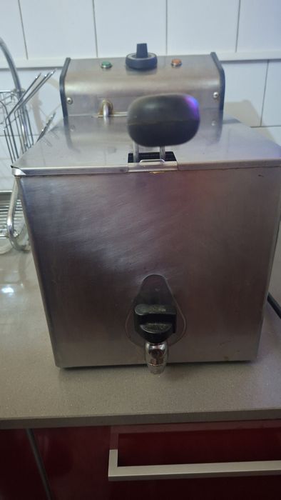 Vând friteuze capacitate 8 l