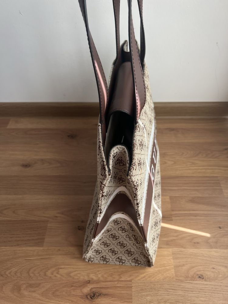 Чанта Guess