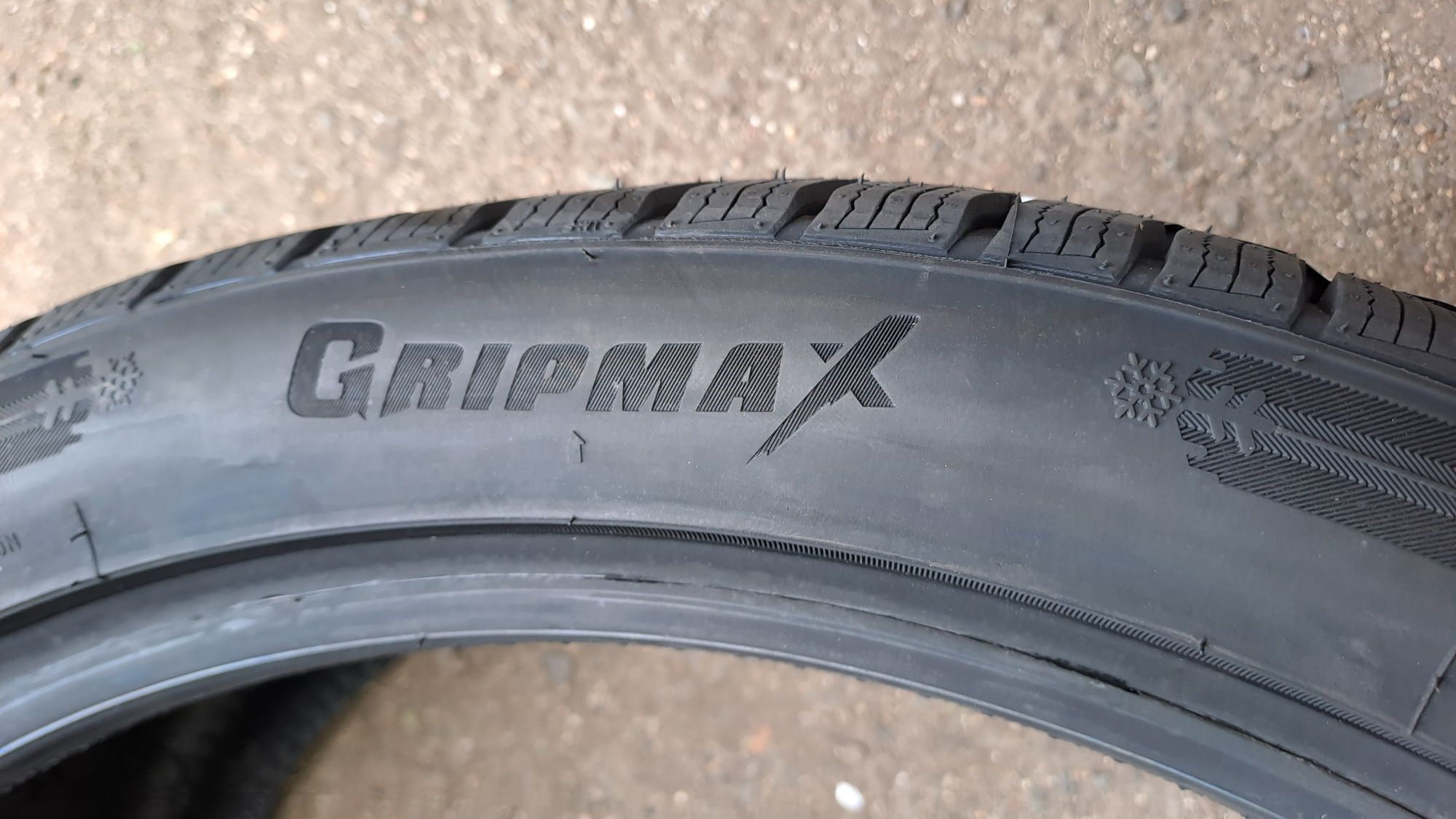 2бр. Нови 275/35/21 Gripmax