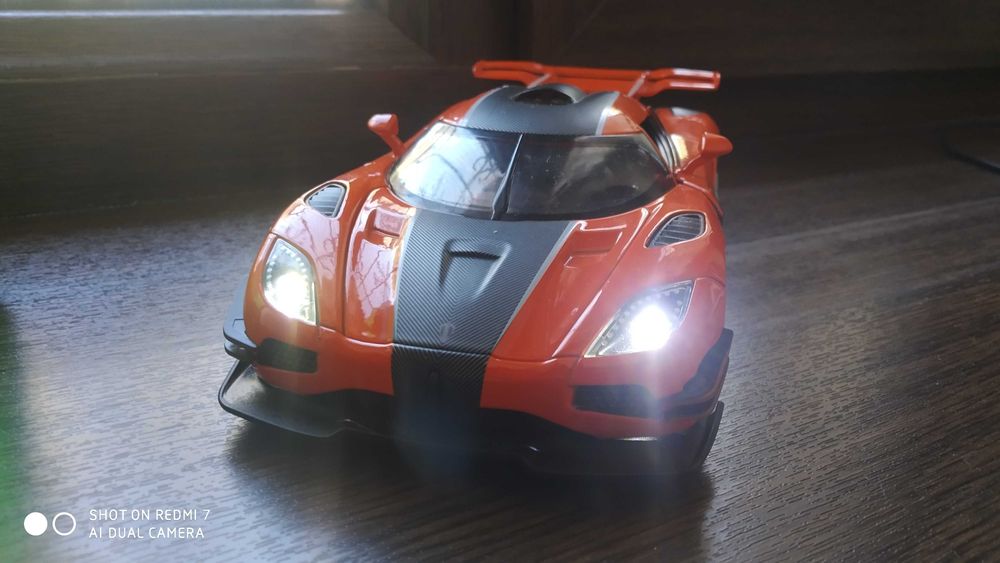 Машинка игрушка.