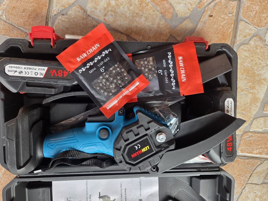 Vand mini drujba cu doi acumulatori de 48 V.